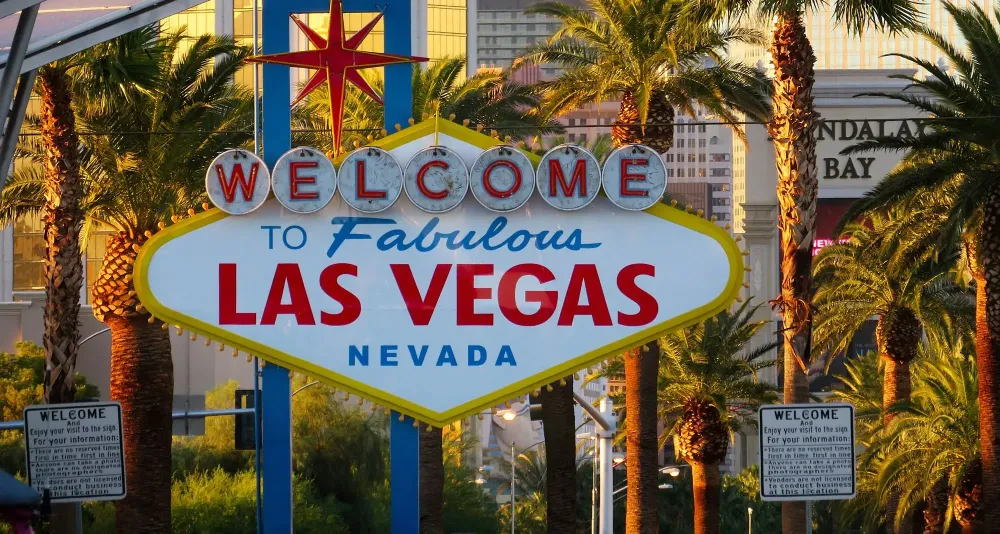 welcome to fabulous las vegas sign
